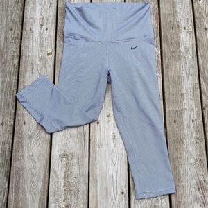 Nike High Waist Cropped Leggings